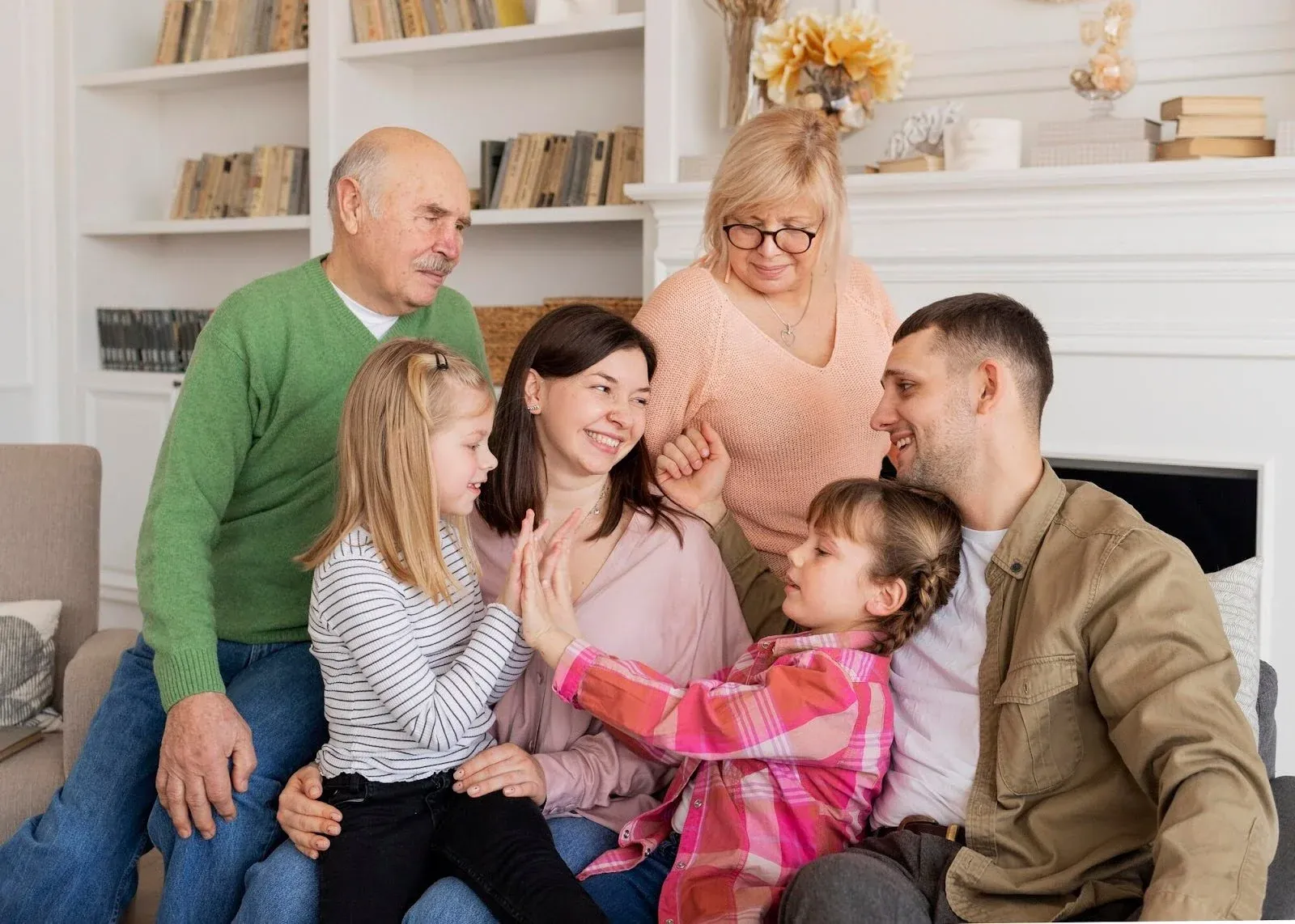 picture of a happy family of 4 with their grandparents.webp