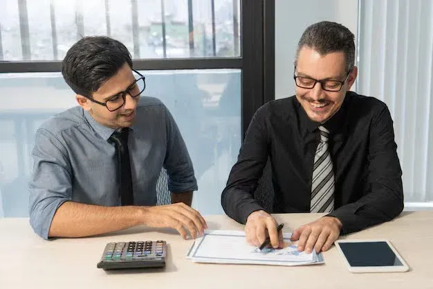 two people discussing title insurance.webp